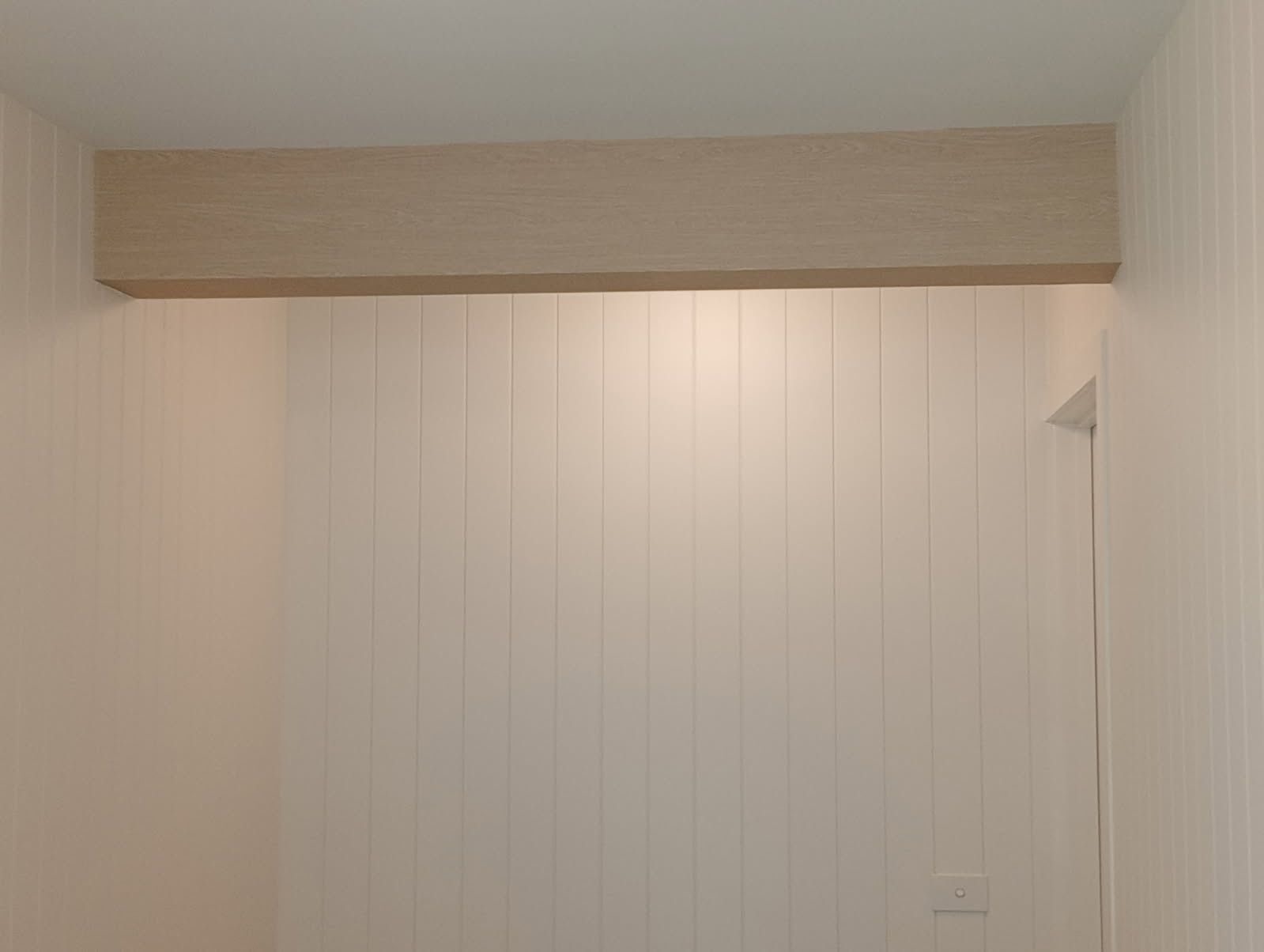 Plaster bulkhead finished with Cover Styl Biscuit Oak architectural vinyl